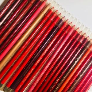25 LIP LINERS + 🎁 GWP